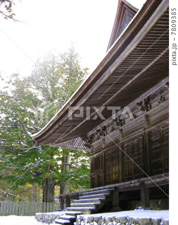 雪の高野山 7809385