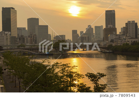 夕暮れの天神橋 7809543