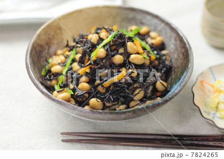 食卓のひじきの煮物 食卓のひじきの煮物 7824265