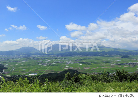 梅雨明けの阿蘇山 7824606