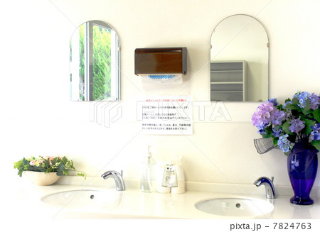 介護施設のエントランスの手洗い所 7824763