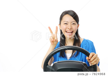 ハンドルを握る女の子 ハンドルを握る女の子 7824968