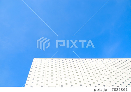 金沢海みらい図書館・日中外観【横】 7825361