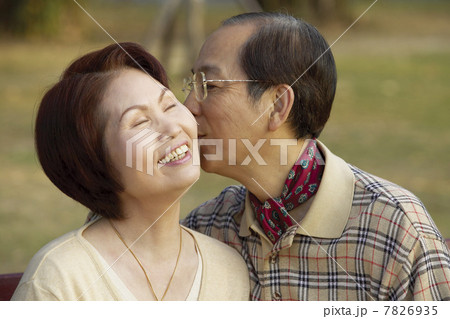 Portrait of senior couple 7826935