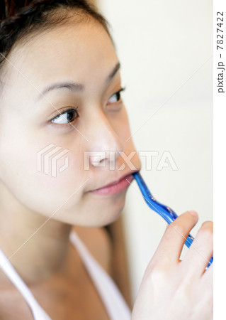 Young woman brushing teeth 7827422