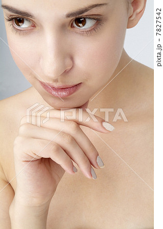 Portrait of young woman 7827542