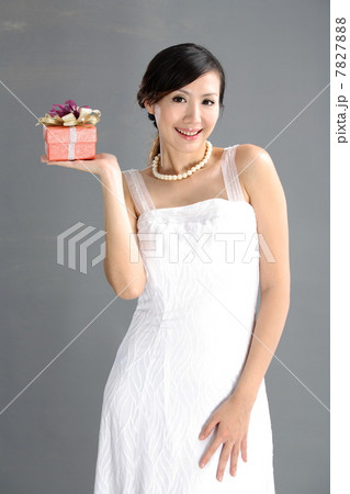 Portrait of young woman Portrait of young woman 7827888