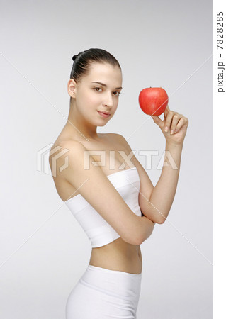Beautiful woman holding an apple 7828285