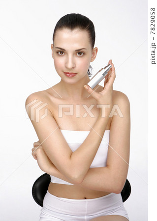 Portrait of young woman 7829058