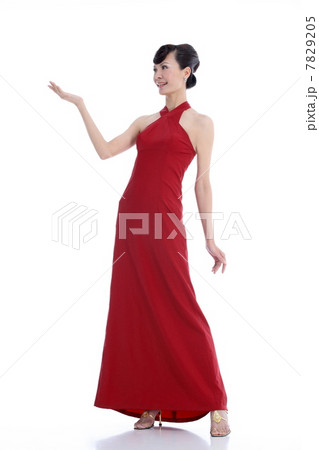 Side view of young woman standing Side view of young woman standing 7829205