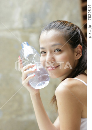 Portrait of young woman Portrait of young woman 7829316