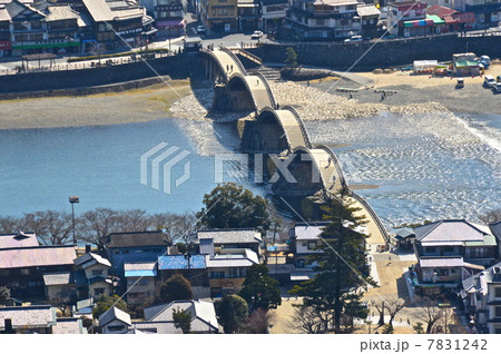 岩国城の天守閣から見た「錦帯橋」（山口県岩国市岩国） 7831242