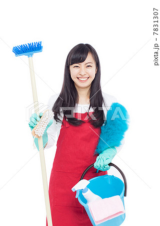 掃除をする女性 掃除をする女性 7831307