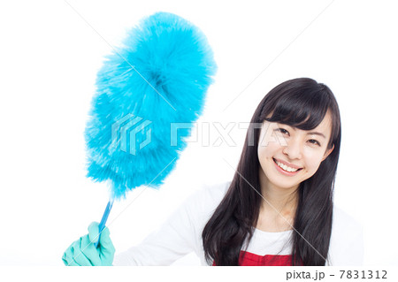 掃除をする女性 掃除をする女性 7831312