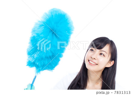掃除をする女性 掃除をする女性 7831313