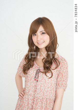 若い女性（夏） 7834834