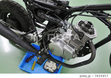 バイクの整備 7834957