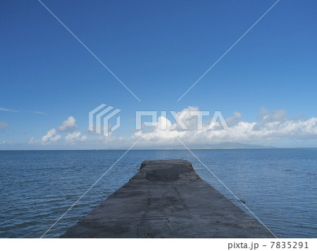 竹富島の西桟橋、日陰 美しい海 美ら海 竹富島の西桟橋、日陰 美しい海 美ら海 7835291