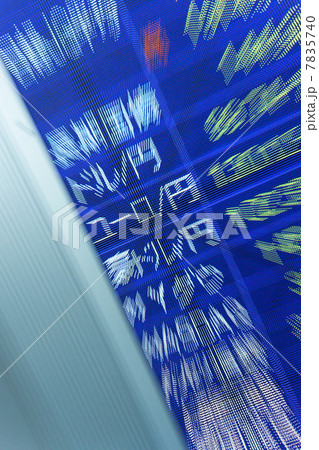 投資情報の電光掲示板 7835740