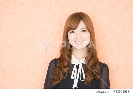 若い女性 若い女性 7836668