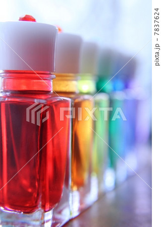 カラーセラピーのボトル 7837624