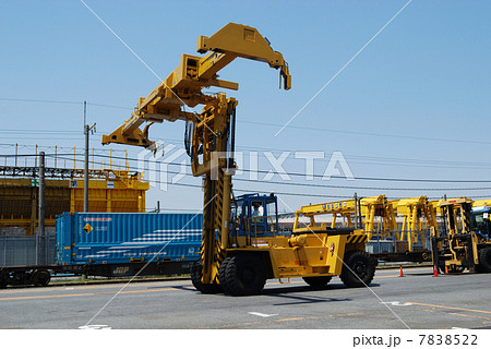 大型コンテナ用トップリフターの写真素材 [7838522] - PIXTA