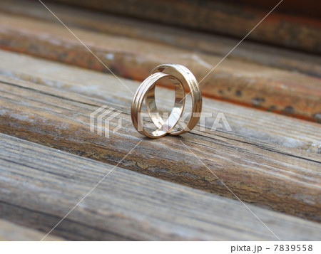 Two wedding rings 7839558