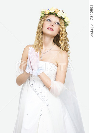 Beautiful young woman 7840992