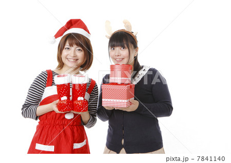 クリスマスイメージの若い女性 7841140