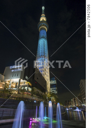 東京スカイツリーと北十間川ライトアップの写真素材