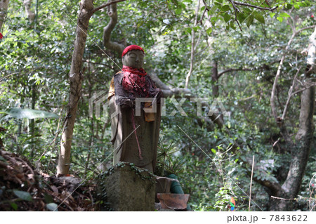四国霊場第71番札所「弥谷寺」参道脇のお地蔵さん 7843622