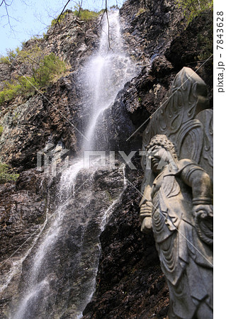 香川県三豊市「不動の滝」 7843628