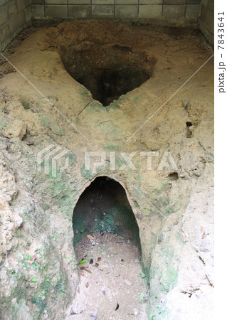 香川県三豊市「二ノ宮窯跡」（向かって右側、第一の窯、登り窯）平安後期〜鎌倉時代 7843641