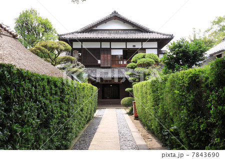 愛媛県新居浜市、住友グループの基礎を確立した広瀬宰平の旧宅・庭園を公園とした「広瀬公園」内の旧宅=「廣瀬記念邸」の玄関 愛媛県新居浜市、住友グループの基礎を確立した広瀬宰平の旧宅・庭園を公園とした「広瀬公園」内の旧宅=「廣瀬記念邸」の玄関 7843690