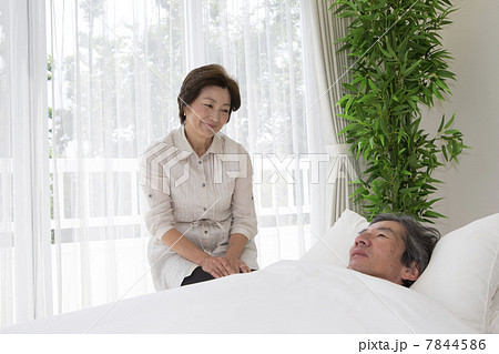 シニア夫婦看病イメージ シニア夫婦看病イメージ 7844586
