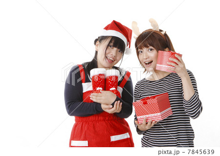クリスマスイメージの若い女性 クリスマスイメージの若い女性 7845639