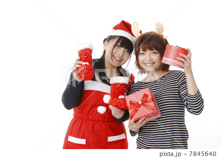 クリスマスイメージの若い女性 クリスマスイメージの若い女性 7845640