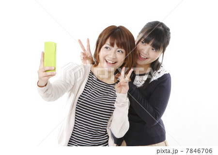 写メする若い女性 7846706