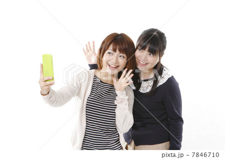 写メする若い女性 7846710