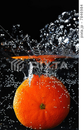 Mandarin under water Mandarin under water 7846984