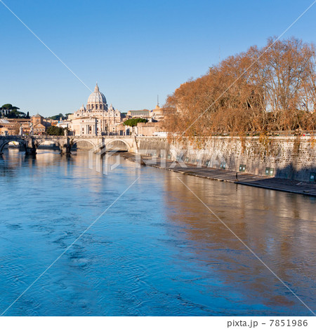 view on St Peter Basilica, Rome in autumn 7851986