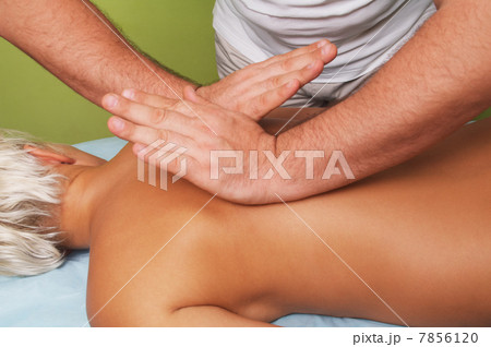 massage of a female body 7856120