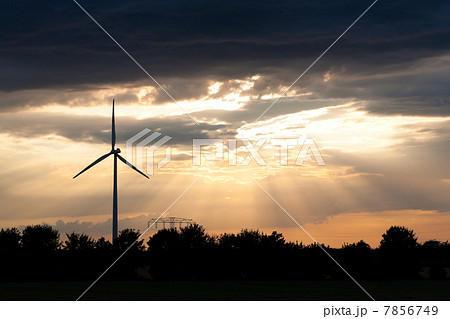 Windmill in the evening Windmill in the evening 7856749