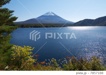 本栖湖と富士山 本栖湖と富士山 7857100