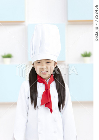 コックの格好をしている女の子 7858466
