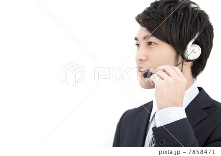 インカムをつけたビジネスマン 7858471