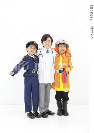 肩を組む男の子3人 肩を組む男の子3人 7858585