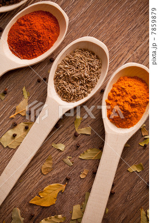 spices on spoons 7859879