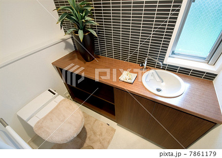 新築住宅のトイレ 7861179