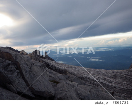 マレーシ アキナバル山 頂上付近からの景色 7861781